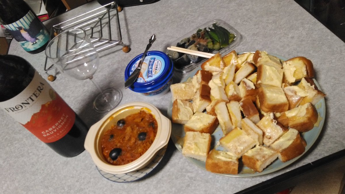 オリーブとハチノスのトマト煮で晩酌( ´∀`)