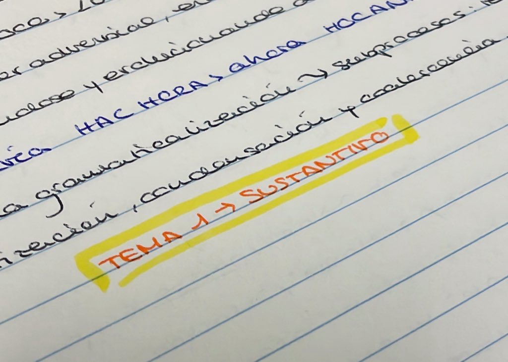 anavcoqui's tweet image. tercero de primaria: hola vamos a ver el sustantivo
tercero de filología hispánica: