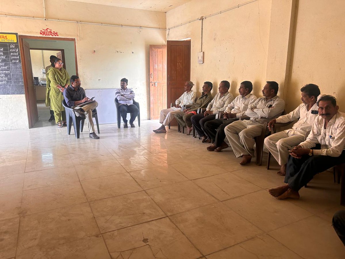 મોરવા (હ) તાલુકાના મોજે.વાંસદેલીયા તથા મોજે.સુલીયાત ગામના તલાતી કમ મંત્રીશ્રીના દફતર ની તપાસણી, ગામ મુલાકાત તથા ગામના પ્રશ્નોની ચર્ચા કરવામાં આવી.