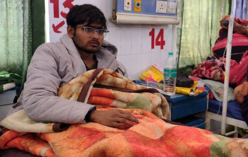 AskAnshul's tweet image. He is Suraj Bhaskar, who has completed D.Pharm and had been preparing for NEET.

A few days ago, he claimed that he had been attacked at night by unknown persons in Jaunpur, who chopped off his foot.

Now, it is revealed in investigation that he amputated part of his foot to to…