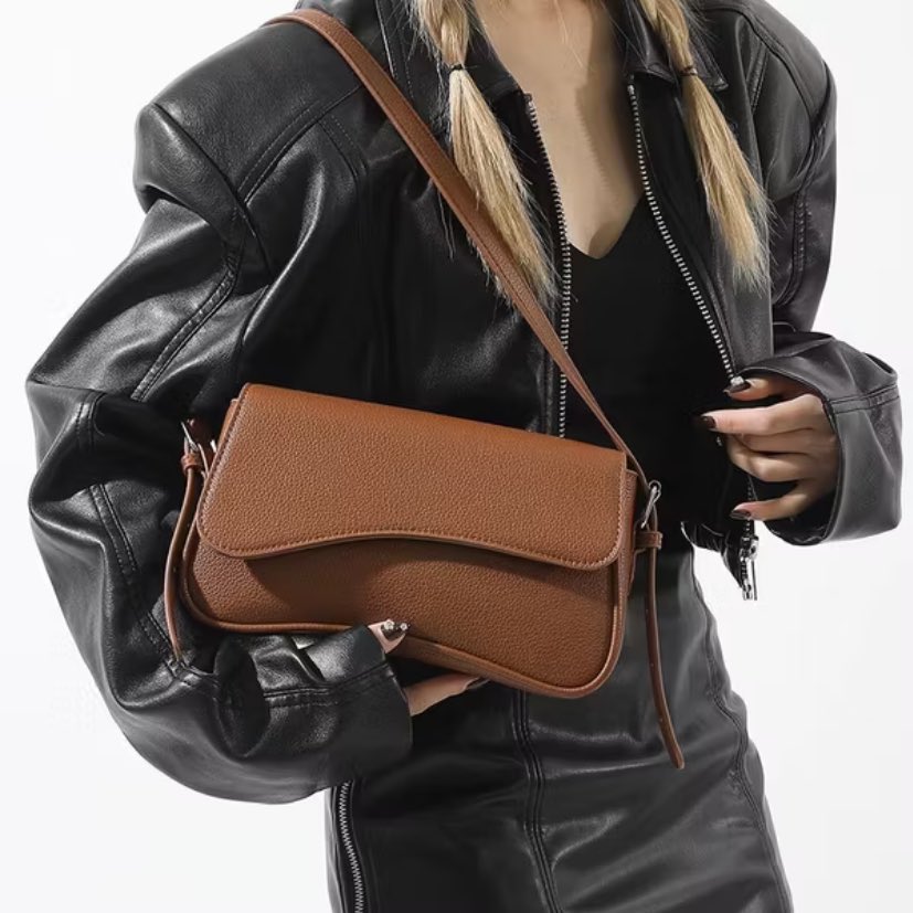 binnssi2's tweet image. You guys should know this brand. 👜🤌🏻

It’s under 100k and the design is actually pretty cute.