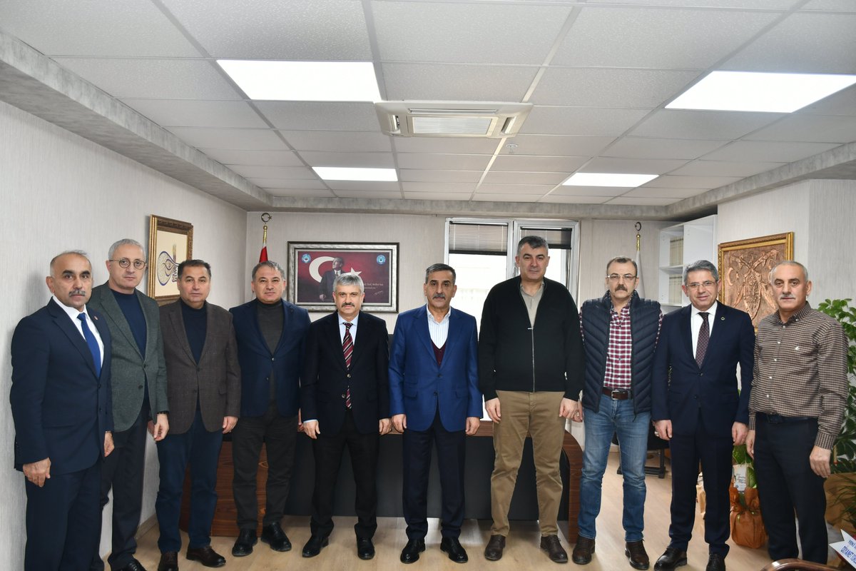 Türkiye Kamu-Sen Genel Başkanımız Sayın Önder Kahveci, Türk Sağlık-Sen Yönetim Kurulu üyeleriyle birlikte Genel Başkanımız Kadir Şahin ve Yönetim Kurulumuzu ziyaret ederek hayırlı olsun dileklerini iletti.

Nazik ziyaretleri ve güzel temennileri için kendilerine gönülden teşekkür