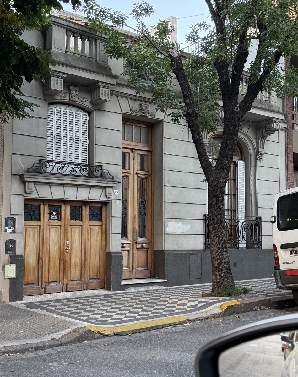 Estoy muy enamorado de este tipo de casas. No sé cuando pero algún día voy a tener una.