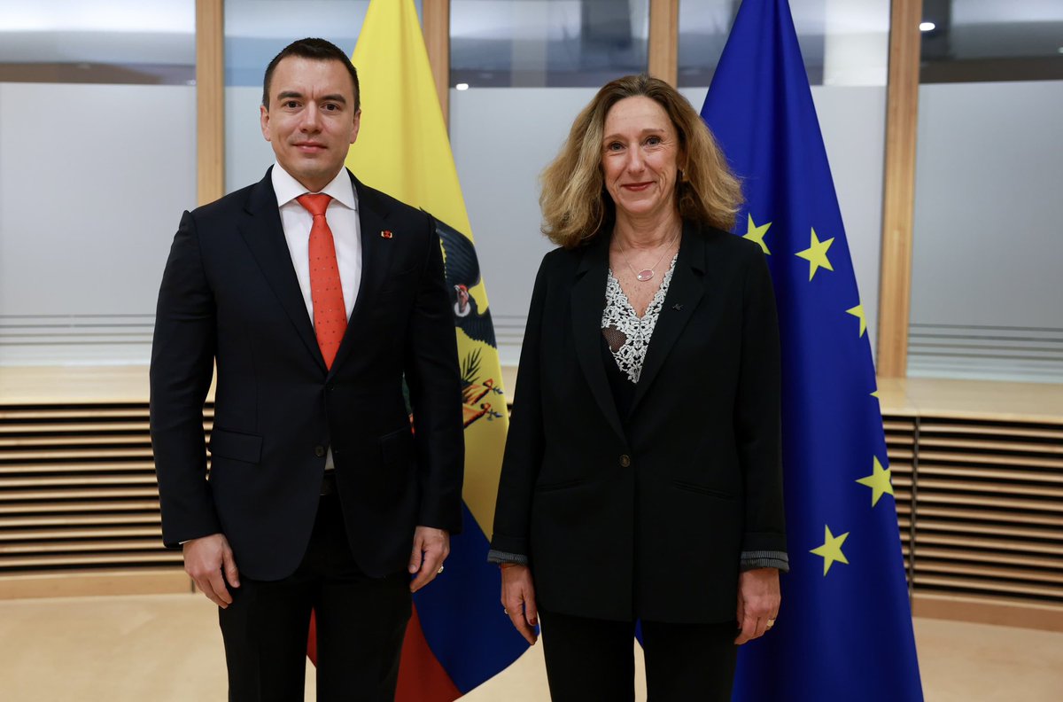 En Bruselas, el presidente <a href="/DanielNoboaOk/">Daniel Noboa Azin</a> se reunió con líderes empresariales para reafirmar el compromiso del Ecuador con el fortalecimiento de la relación económica y comercial con la Unión Europea.

Durante el encuentro destacó que la Unión Europea es destino principal de las