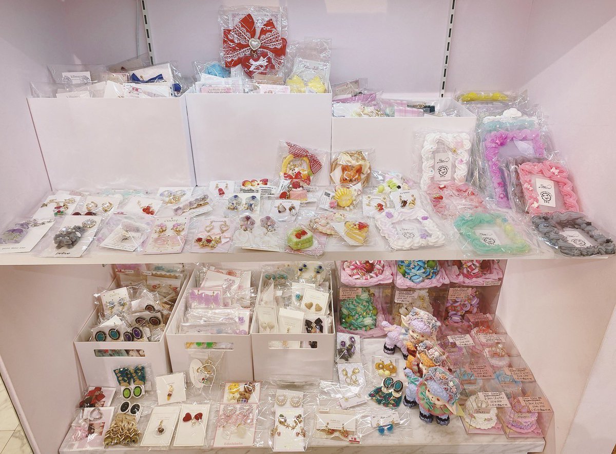 Kawaii__Stars's tweet photo. Kawaii☆Stars SHOP♡4F
ラフォーレ原宿店

いよいよ明日1月22日(土)より
🌈LAFORET GRAND BAZAR
参戦します❣️

シーズンオフなどのアウトレットアイテムが
30%off〜最大50%offのバライティー豊富な品揃えで登場💖

今しかない♡このチャンスをどうぞお見逃しなく❣️

みなさまのご来店♡お待ちしています‼️

＃ラフォーレグランバザール