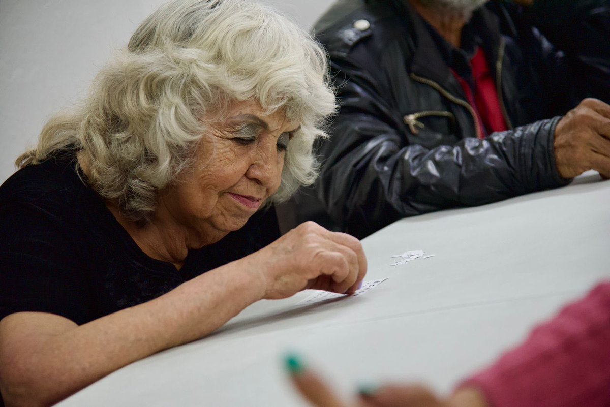 💛❤️Bienestar que se comparte.

👵🏻👴🏼Las personas mayores del Centro de Cuidado Transitorio Cundinamarca disfrutaron de un bingo, manteniéndose concentradas y compartiendo momentos de alegría .

🕹️Entre risas y premios, estos espacios fortalecen el bienestar emocional y la