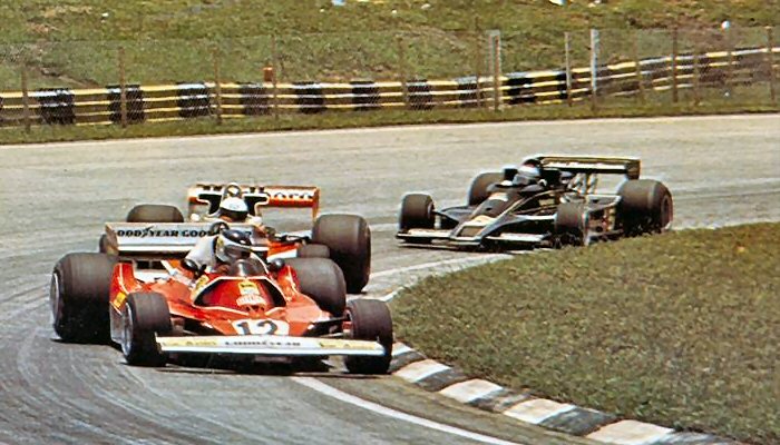 Pasiontuerca's tweet photo. 23 DE ENERO 1977: Largando desde la 1° fila Carlos A. Reutemann gana el GP de Brasil en Interlagos con la Ferrari  312T2 a 181,720 kph en lo que seria su 1° triunfo con la casa de Maranello, completaron el podio James Hunt con Mclaren y Niki Lauda con otra Ferrari https://t.co/ga9KRJathz