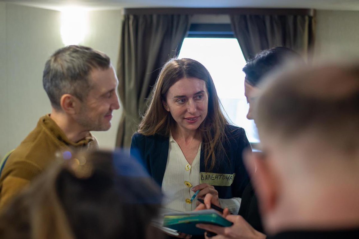 CIMIC_UA's tweet photo. Тренінг для тренерів служб супроводу

Центральне управління ЦВС ГШ ЗСУ з партнерами ГО «Принцип» та ГО «Юридична сотня» провели тренінг для тренерів служб супроводу. Понад 20 учасників надалі передаватимуть  знання й цінності тим, хто щодня підтримує захисників та їхні родини. https://t.co/RWJqCBTitW