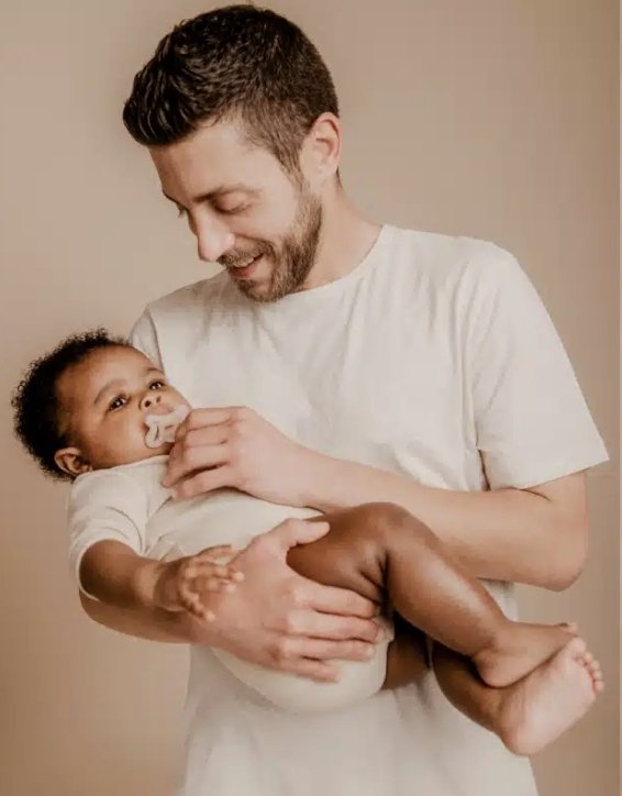 La penalización de la paternidad fraudulenta solo sería viable si es excepcional, neutral en género, con dolo probado, sin afectar al niño y como última ratio.