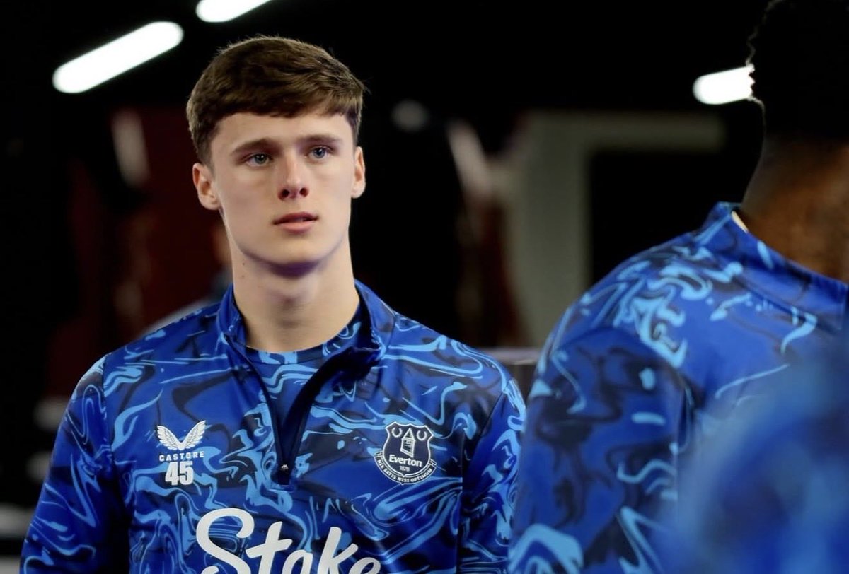 ElBobble's tweet image. The expectation at the moment is that Harrison Armstrong will remain with Everton rather than head back to Preston on loan. The 19‑year‑old has made a positive impression since returning to Merseyside and has started in each of the last three matches under David Moyes 🔵
