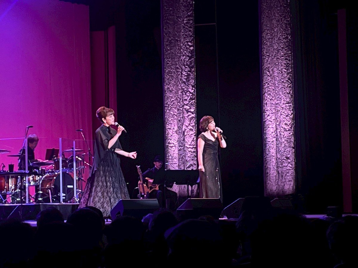 uesugihiroshi's tweet image. 岩崎宏美さん・岩崎良美さん宝くじまちの音楽会ふれあいコンサート愛媛県新居浜市市民文化センター公演無事終了いたしました。皆様どうもありがとうございました。

520800 D

#piano #steinway #venue #todayspiano #instapiano #pianophotography #concert #iwasakihiromi #hiromiiwasaki