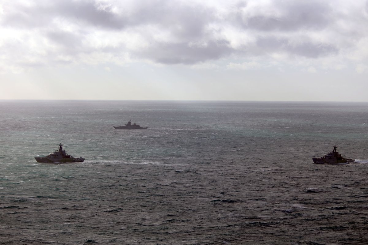 Royal Navy tweet media