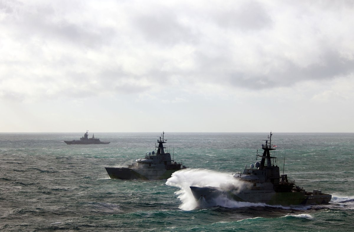 Royal Navy tweet media