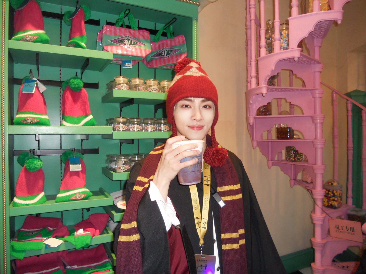 WayV_official's tweet image. #XIAOJUN #HENDERY #YANGYANG 
#WayV #威神V