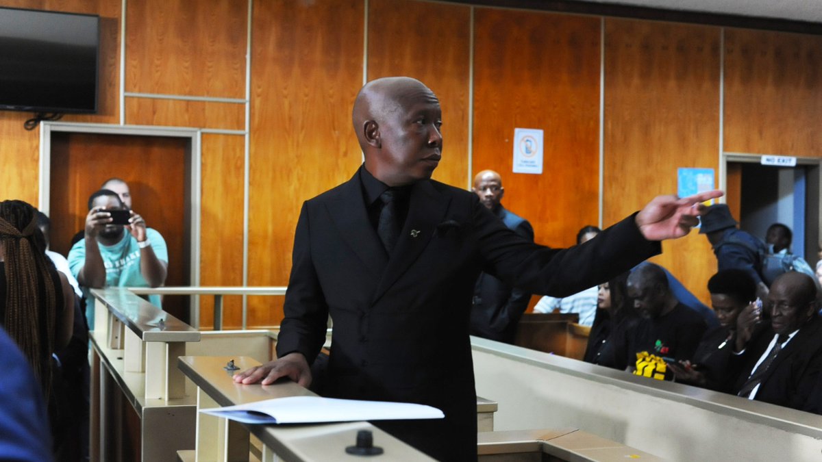 CapeTownEtc's tweet image. Julius Malema returns to the East London Magistrate’s Court for a pre-sentencing hearing today for unlawful firearm possession. #firearms #JuliusMalema capetownetc.com/news/julius-ma…