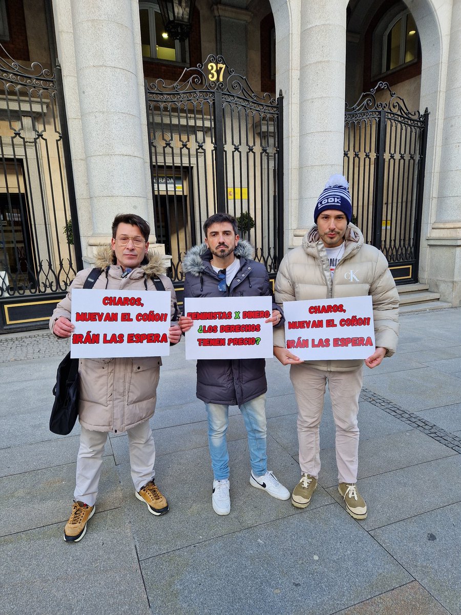 Hoy las marifachas hemos visitado el <a href="/IgualdadGob/">Ministerio de Igualdad</a> para recordarles las víctimas de Irán...