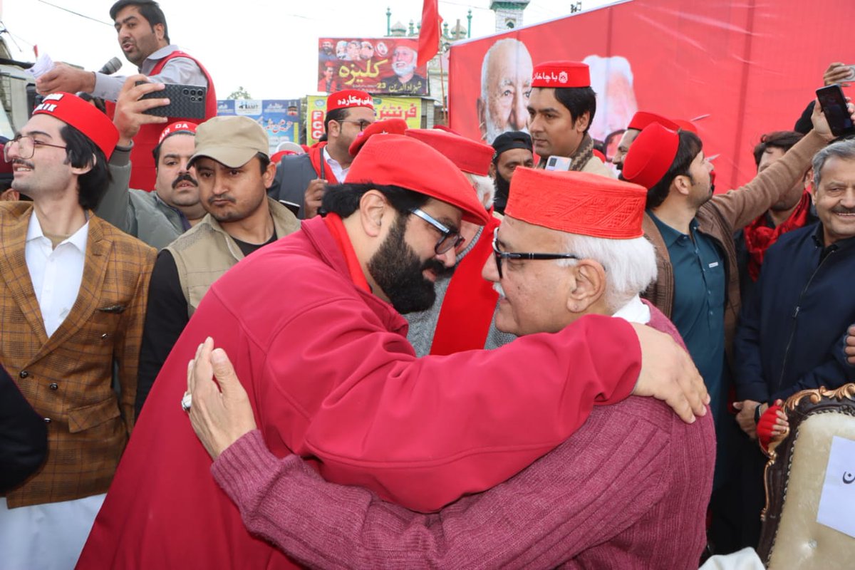 ANPMarkaz's tweet photo. عوامی نیشنل پارٹی پختونخوا کے زیرِ اہتمام، فخرِ افغان باچا خان کی 38ویں اور قائدِ جمہوریت خان عبدالولی خان کی 20ویں برسی کے موقع پر چارسدہ میں عظیم الشان جلسۂ عام کا انعقاد۔ مرکزی صدر عوامی نیشنل پارٹی سینیٹر ایمل ولی خان، سابق وزیرِ اعلیٰ امیر حیدر خان ہوتی، سیکرٹری جنرل سلیم خان، صوبائی صدر میاں افتخار حسین، جنرل سیکرٹری حسین شاہ یوسفزئی سمیت دیگر مرکزی و صوبائی قائدین کی خصوصی شرکت۔

#BachaKhanWeek2026 | #ANP | #ANPPakhtunkhwa