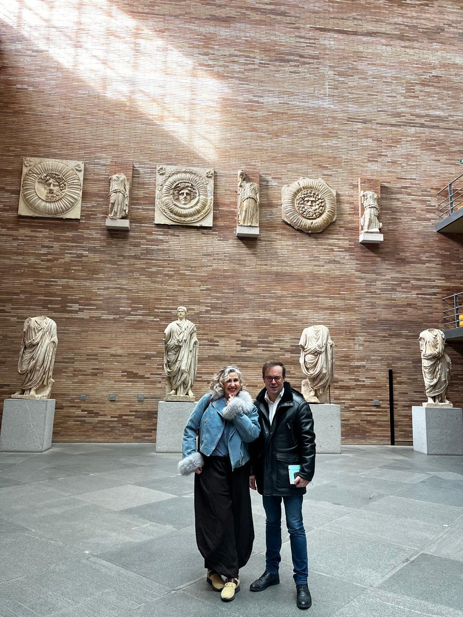Javier__Sierra's tweet photo. Esta mañana, con @IsraelJEspino, he recorrido el Museo Nacional de Arte Romano de #Mérida, como si buscáramos en él a uno de los maestros instructores de #ElPlanMaestro. 
Esta tarde, hablaré de ello en la ciudad de Trajano. Te espero.
@_FundacionCB 
@Confe_Planeta https://t.co/gJQ1sBZx3k
