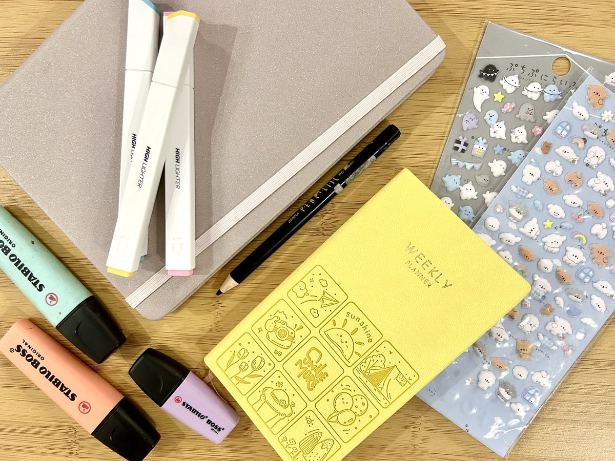 themariescript's tweet image. bits of january ‘26 ⭐️🌼📒

#archivetwt #booktwt