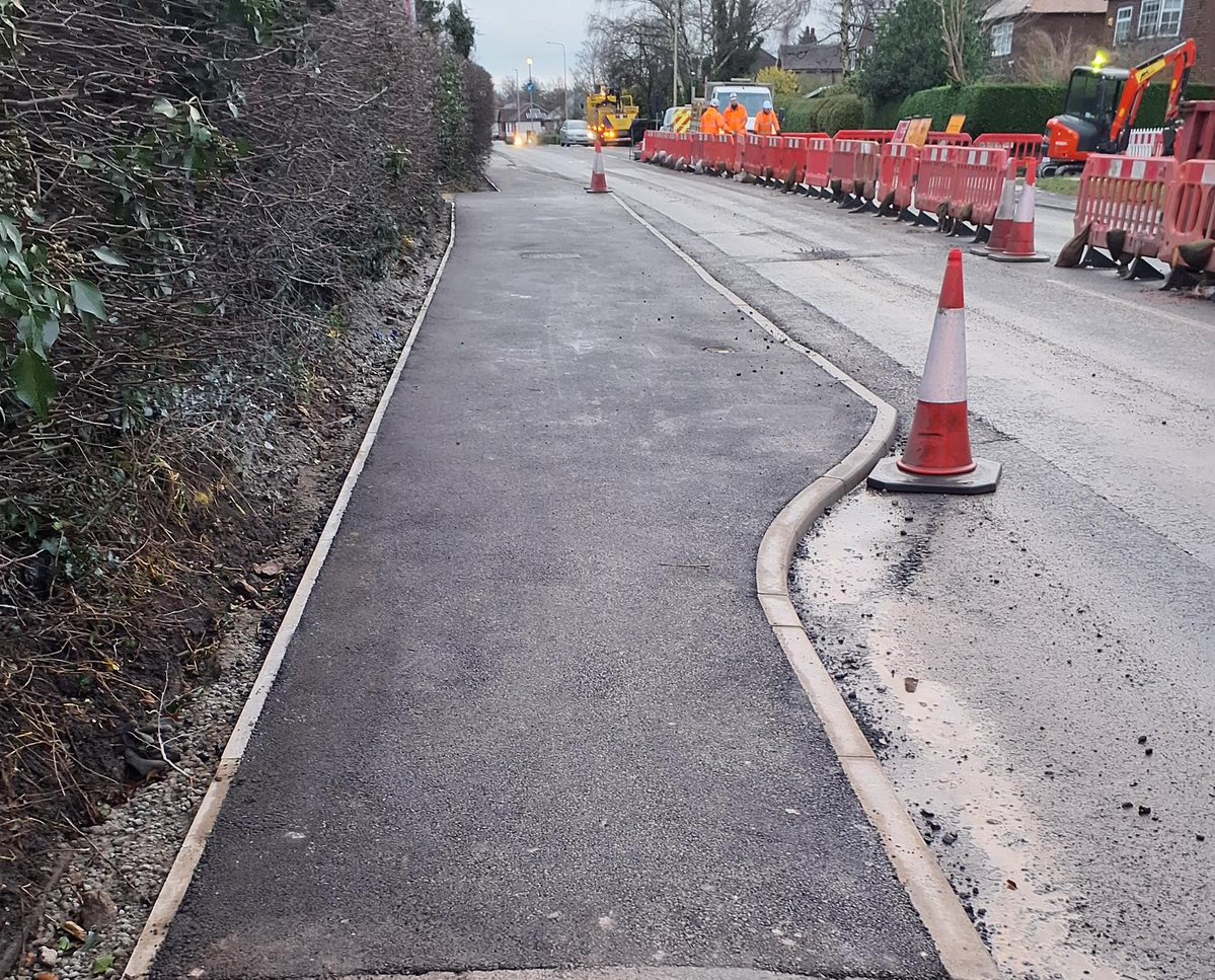 CECHighways's tweet image. Works on Northwich Road, #Knutsford are progressing well. The new Puffin crossing is complete &amp;amp; will be connected soon, footways are nearly finished &amp;amp; resurfacing works will take place this weekend. Thank you for your patience during the works. More info: cheshireeast.gov.uk/highways_and_r…