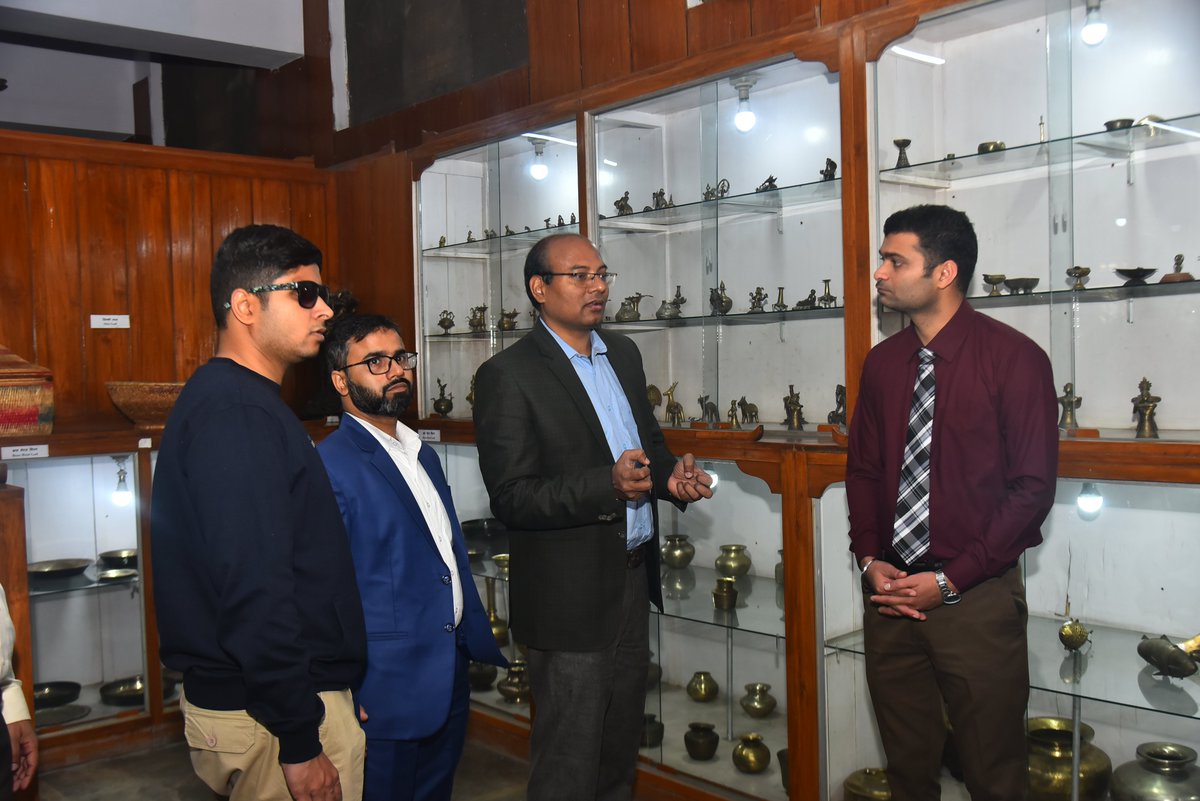 official_umsas's tweet photo. #UMSAS, पटना में भारतीय विदेश सेवा (IFS) के वर्ष 2025 बैच के पाँच प्रशिक्षु अधिकारियों ने शैक्षणिक एवं सांस्कृतिक भ्रमण किया। इस भ्रमण का उद्देश्य बिहार की समृद्ध हस्तशिल्प परंपरा, कला-संस्कृति तथा कारीगरों के कौशल से परिचित होना रहा।
@IndustriesBihar
@DilipJaiswalBJP https://t.co/NnPZ6kYrn3