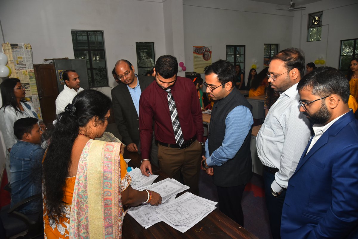 official_umsas's tweet photo. #UMSAS, पटना में भारतीय विदेश सेवा (IFS) के वर्ष 2025 बैच के पाँच प्रशिक्षु अधिकारियों ने शैक्षणिक एवं सांस्कृतिक भ्रमण किया। इस भ्रमण का उद्देश्य बिहार की समृद्ध हस्तशिल्प परंपरा, कला-संस्कृति तथा कारीगरों के कौशल से परिचित होना रहा।
@IndustriesBihar
@DilipJaiswalBJP https://t.co/NnPZ6kYrn3