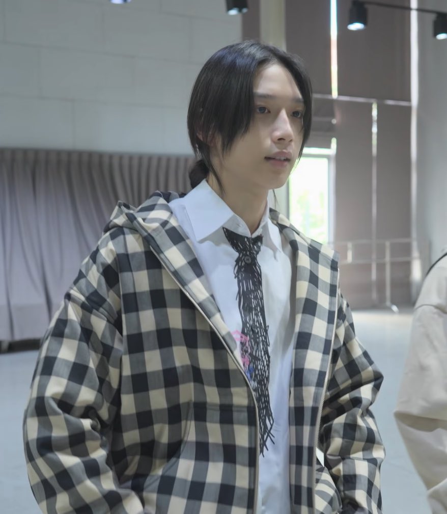 moodang_io's tweet image. เสื้อตัวเดียวกันแท้ๆ