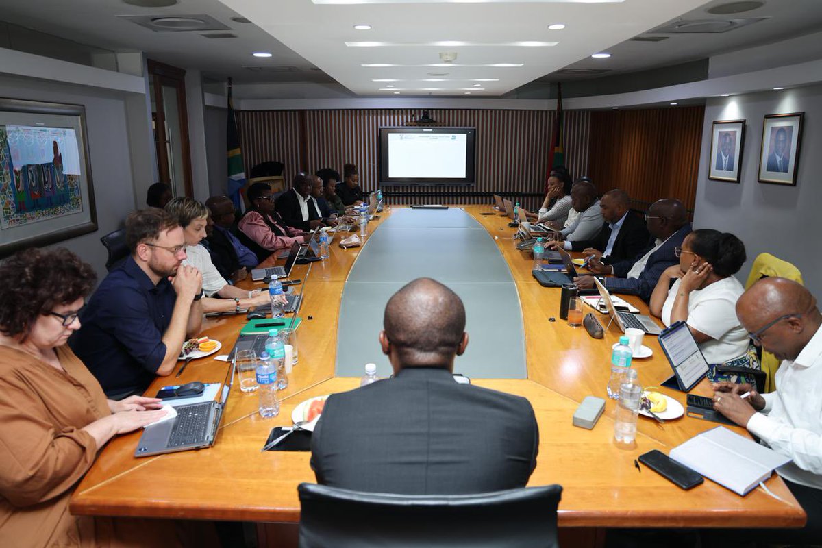 Setting the tone for 2026, The first #MinEXCO meeting of the year brought together Minister Solly Malatsi, Deputy Minister Mondli Gungubele, and DG Nonkqubela Jordan-Dyani with DCDT Top Management, reinforcing a shared commitment to delivery, implementation and real impact.