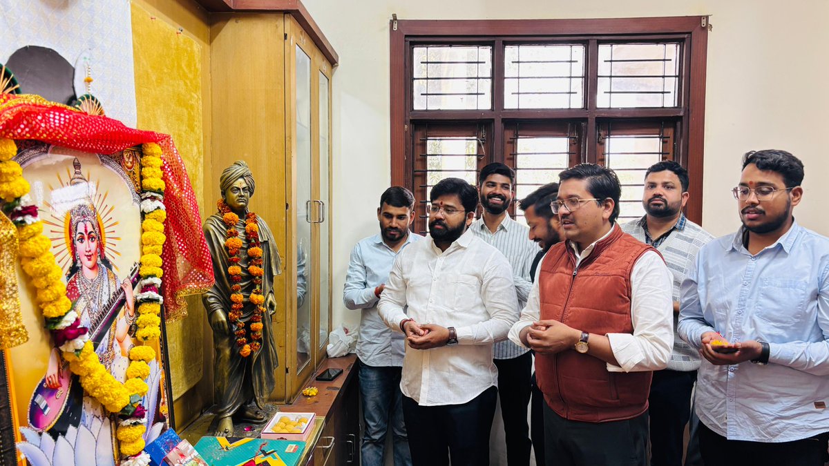 ABVPVoice's tweet image. बसंत पंचमी के पावन अवसर पर छात्र शक्ति भवन, भोपाल में विद्या की अधिष्ठात्री देवी माँ सरस्वती के पूजन का कार्यक्रम विधि-विधान से संपन्न हुआ।
इस अवसर पर अभाविप राष्ट्रीय महामंत्री डॉ. वीरेंद्र सिंह सोलंकी की गरिमामयी उपस्थिति रही।
#VasantPanchami