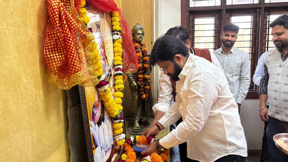 ABVPVoice's tweet image. बसंत पंचमी के पावन अवसर पर छात्र शक्ति भवन, भोपाल में विद्या की अधिष्ठात्री देवी माँ सरस्वती के पूजन का कार्यक्रम विधि-विधान से संपन्न हुआ।
इस अवसर पर अभाविप राष्ट्रीय महामंत्री डॉ. वीरेंद्र सिंह सोलंकी की गरिमामयी उपस्थिति रही।
#VasantPanchami