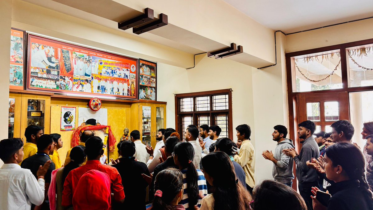 ABVPVoice's tweet image. बसंत पंचमी के पावन अवसर पर छात्र शक्ति भवन, भोपाल में विद्या की अधिष्ठात्री देवी माँ सरस्वती के पूजन का कार्यक्रम विधि-विधान से संपन्न हुआ।
इस अवसर पर अभाविप राष्ट्रीय महामंत्री डॉ. वीरेंद्र सिंह सोलंकी की गरिमामयी उपस्थिति रही।
#VasantPanchami