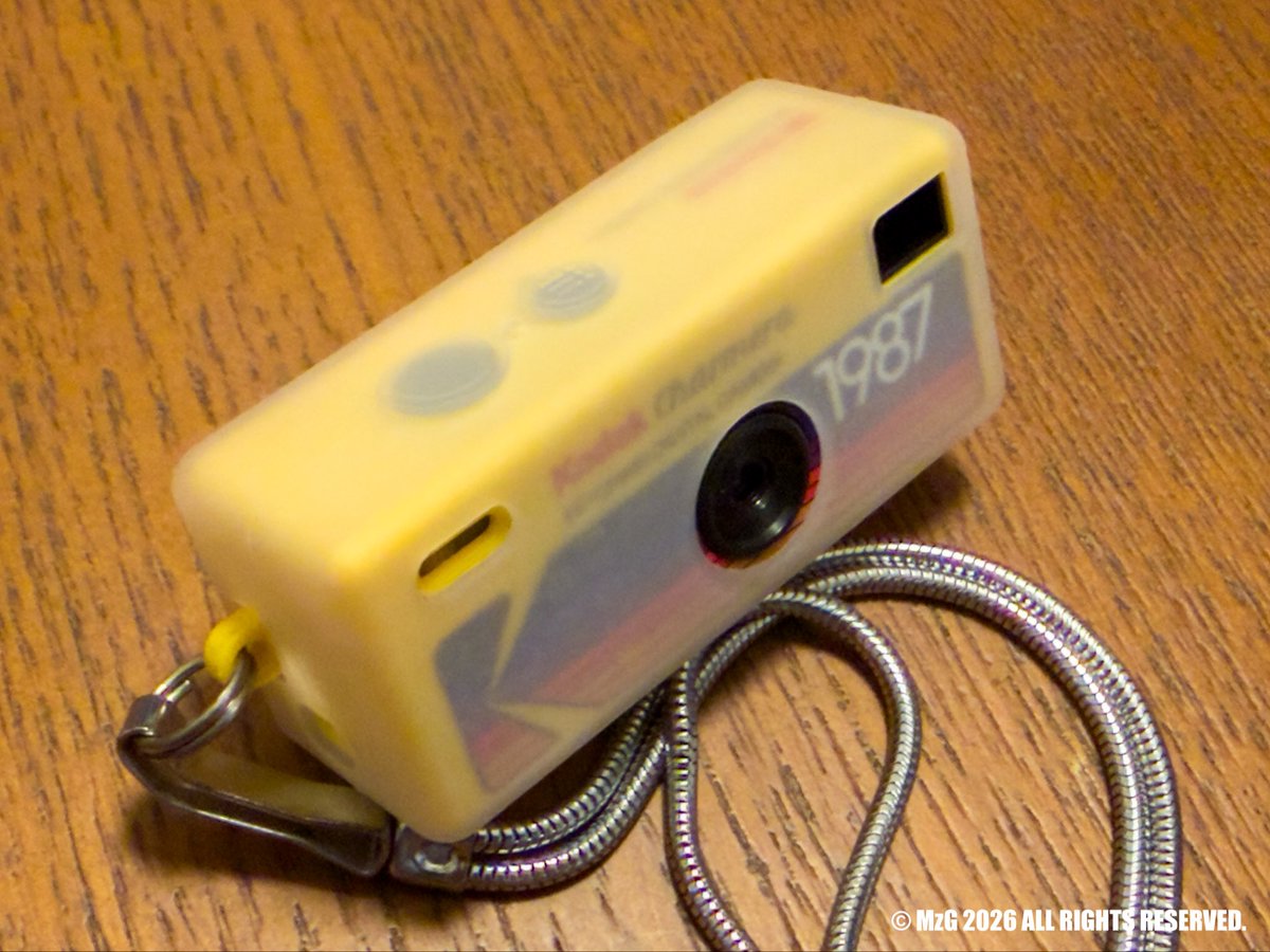 xxxxMzGxxxx's tweet image. charmeraの保護ケース、不透明ベースで設計しちゃったからなのかわかんないけど製造印みたいなのが正面にガッツリ来ちゃってて製品自体は悪くないのにすごく勿体無い…
#charmera