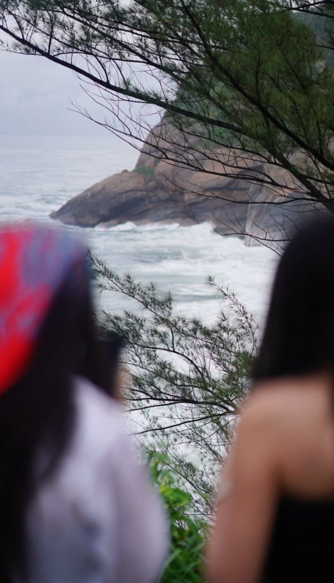 SWIFTGR0NGF's tweet image. eu tô 100% convencida de que o fanmeeting foi só uma desculpinha pra elas terem uma lua de mel linda no brasil