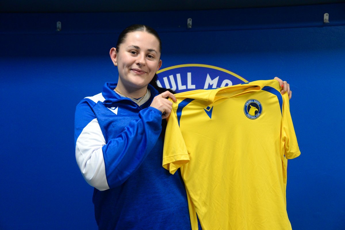 🚨 NEW SIGNING 🚨

We're delighted to announce the signing of former Moors player Beth Gallagher.

The attacker played a key role for Kidderminster Harriers last season, scoring 10 goals and helping them to win the WMRWFL.

Welcome back Beth! 💛 💙

#SMWFC | #MoorsWomen
