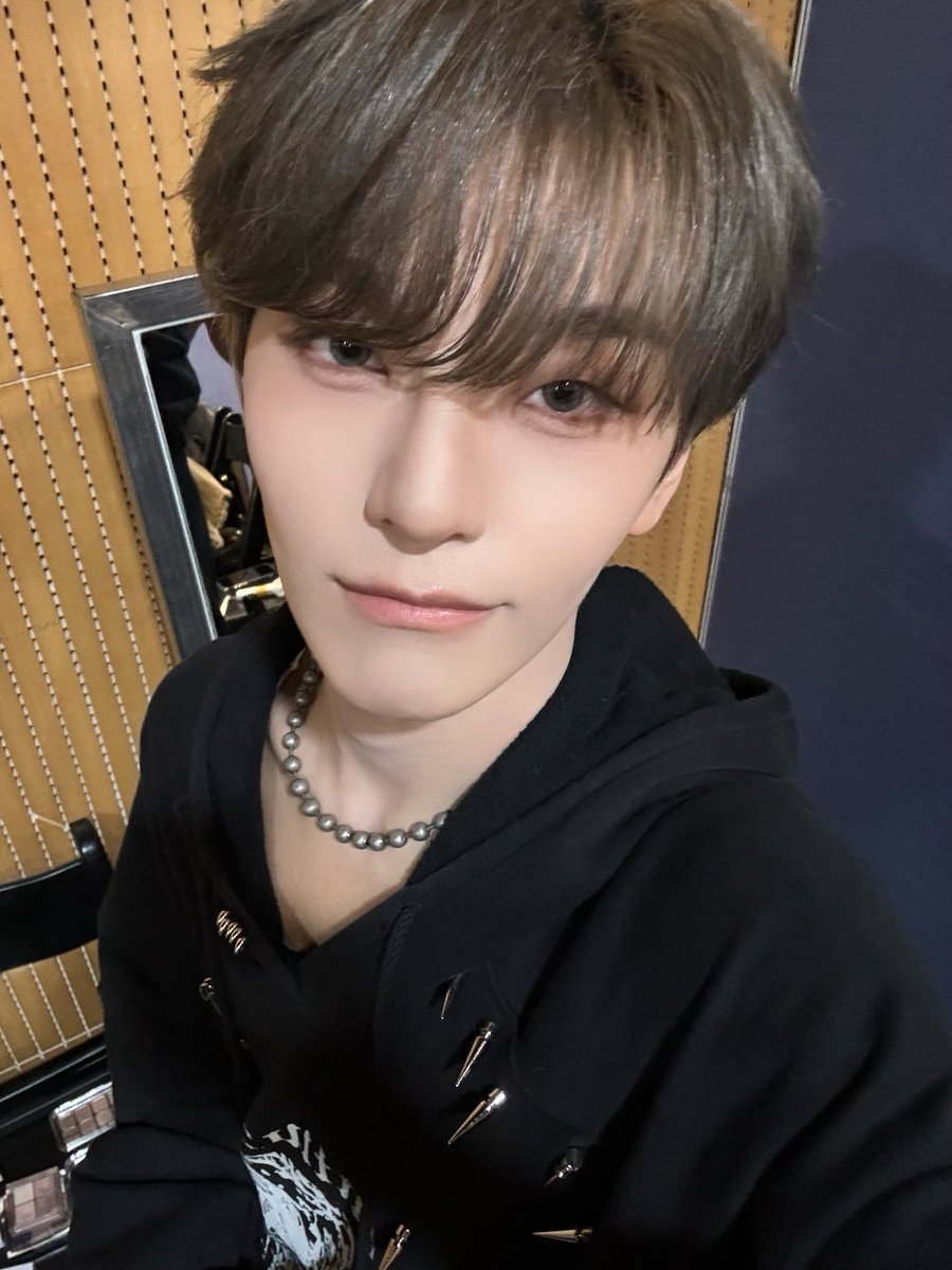 ALD1_official's tweet image. 진짜 진짜 감사합니다!!! 오늘도 고생많으셨어요~여러분 덕분에 예쁜 선물받을 수있어요!사롱해🤟
谢谢大家！有你们才能让我们得到这么珍贵的礼物！非常感动

#ALPHADRIVEONE #ALD1
#알파드라이브원
#XINLONG #씬롱