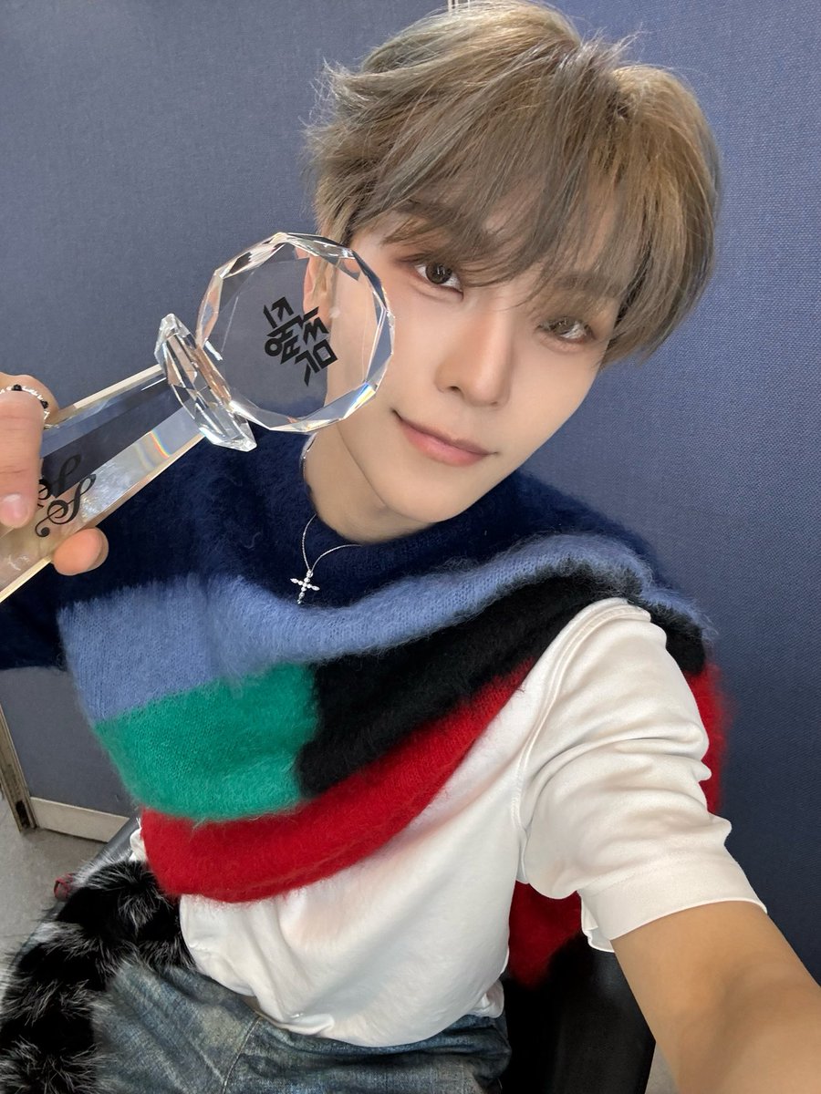 ALD1_official's tweet image. 진짜 진짜 감사합니다!!! 오늘도 고생많으셨어요~여러분 덕분에 예쁜 선물받을 수있어요!사롱해🤟
谢谢大家！有你们才能让我们得到这么珍贵的礼物！非常感动

#ALPHADRIVEONE #ALD1
#알파드라이브원
#XINLONG #씬롱