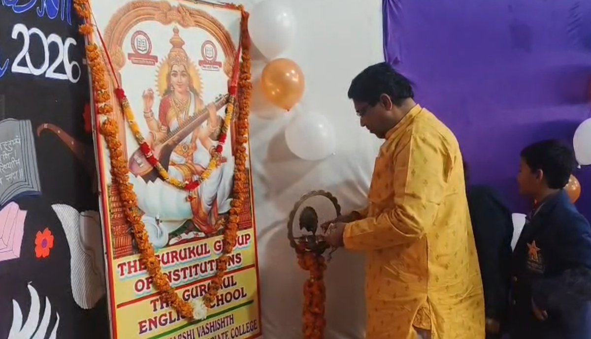 jmdnewsflash's tweet image. #BreakingNews। कानपुर दक्षिण के दामोदर नगर स्थित दि गुरुकुल इंग्लिश स्कूल में बसंत पंचमी का पर्व श्रद्धा व उत्साह के साथ मनाया गया। मां सरस्वती की पूजा-अर्चना के साथ विद्यार्थियों ने सांस्कृतिक प्रस्तुतियां दीं। 

#KanpurNews #BasantPanchami #GurukulSchool #Education
