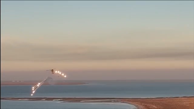 القوة البحرية الكويتية تنفذ مع نظيرتها السعودية تمرين «سلام الخليج 1». في قاعدة الملك عبدالعزيز البحرية تعزيزا التكامل العسكري البحري بين البلدين. تمرين شهد تنفيذ فرضيات ميدانية لرفع مستوى الجاهزية القتالية للوحدات المشاركة 