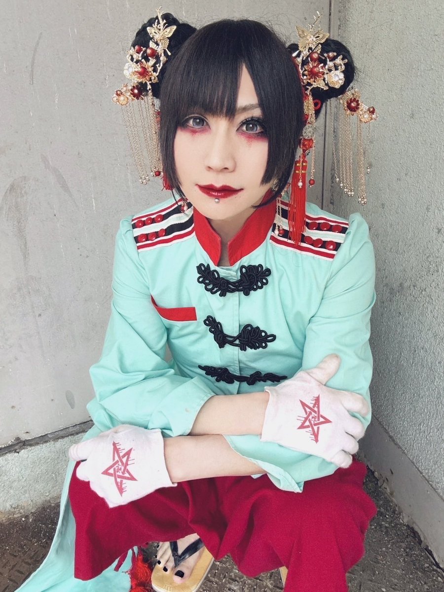 kdm_watermelon7's tweet image. じわじわいいねついてるからかわいいかわいいマコトさん貼っとく
怪人二十面奏というユニットです
曲を…聴いてみてください…説明はできませんが沼です