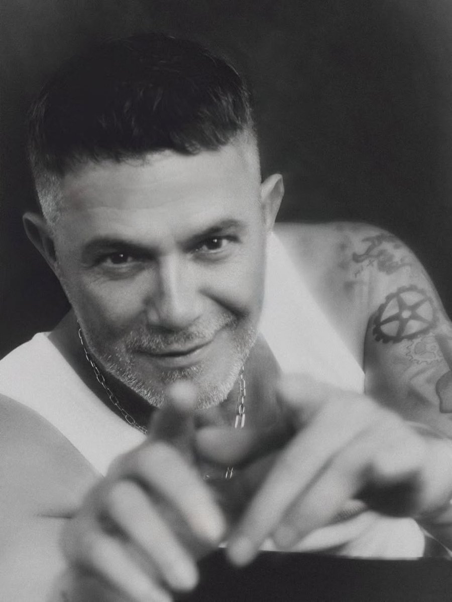 GabyLMedina's tweet photo. Bonito Viernes a el guapo caballero que con su sonrisa llena de primaveras este Enero. 😘 @AlejandroSanz https://t.co/taiSkFpmmI