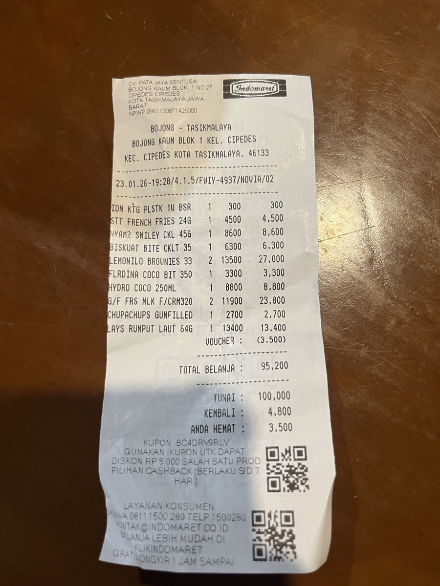 bubbichimmy's tweet photo. min tadi aku beli susu greenfields pasteurisasi, biasanya exp date nya agak jauhan.. tp ini pas diminum seteguk udh beda rasanya, ternyata expired nya besok. ini gmn ya emg SOP nya dijualin sampe waktunya expired kah??? mana beli 2. dan beli ini ngidam nya bumil🥲 @Indomaret https://t.co/VEl3ewLv1f