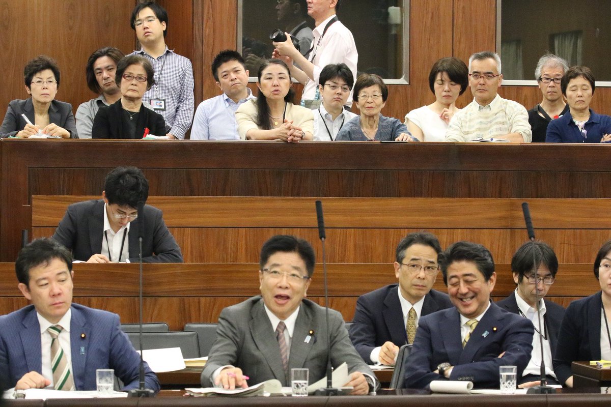 人が死んでるにも関わらず笑い物にするなんて最低な人間がすることだ

ちなみに下は全く無関係な画像