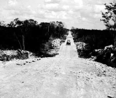 edificiosmayas's tweet image. Carretera que conducía a #ChichénItzá en 1930. 🚘

Ligero cambio 😁😁😁