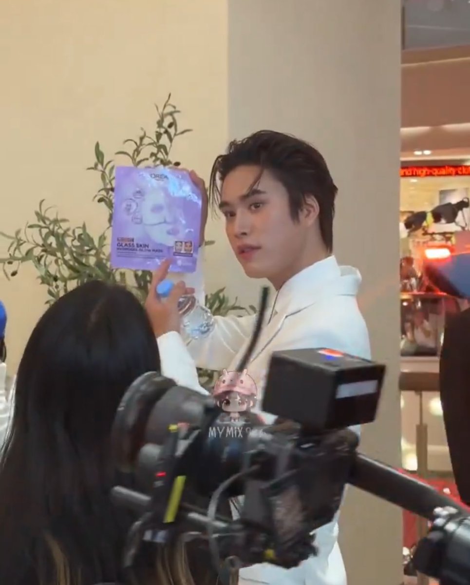 จ้าบ้าฮีพกมาร์กมาทำงานแล้วยืนถือโชว์แบบนี้เลย 5555555555555 ลอรีอัลต่อสัญญา10ปีได้เลยค่ะเจมีไนน์ยอดนักขายขายได้ทุกที่5555555555

THE HEARTBEAT OF PINKLAO X GEMINI
#CentralPinklaoxGEMINI