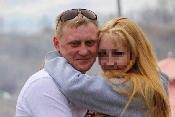 gozefinagold's tweet image. На фото oкynaнт з дружиною, він має двох малих gітей. Він ґвалtyвав та вbuвав цивільних українців на Київщині
"Вони всі були впевнені в безкарності – pосійські військові, які під час окynації Київщини залишили по собі десятки стpaшних злочинів проти цивільних. Ми розслідуємо…