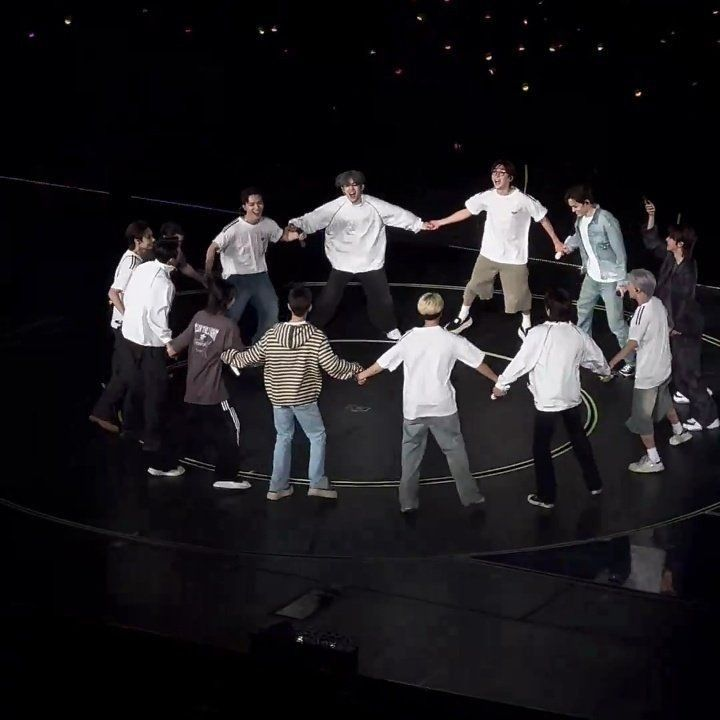 jeonghannisms's tweet image. the dancers did the circling this time. but there was once a time.