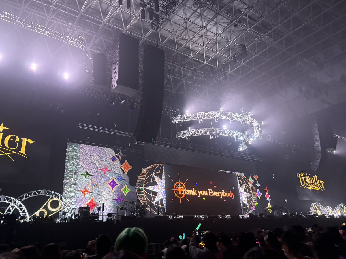 今回A1ブロックの真ん中よりで　10列目以内だったんだけど　サブモニターが目の前過ぎて　サブばかり見てたかも。サブモニター用のカメラでとにかくファンサが激しかったね　面白かったよ　#セカライ5th東京