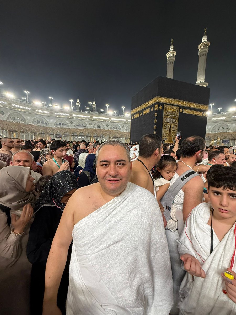 Vatanımızın ve milletimizin birliği ve dirliği için kutsal topraklarda dualarımızı gerçekleştirdik. 

Keçiörenli hemşerilerimize ve özellikle de mesai arkadaşlarımıza bolca dualar ederek, halkımıza daha iyi hizmet edebilmeyi Cenab-ı Hak’tan niyaz eyledik.

Yüce Allah’ın Divanı