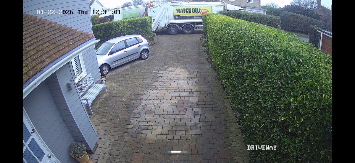 mcjselwyn's tweet photo. @ArunDistrict  2 dustbin lorry’s in the same road and neither backing up for the other! https://t.co/0ts0rx0zT2