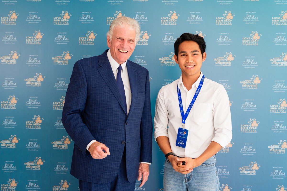Franklin_Graham's tweet image. It was really encouraging to meet Thean Tinh this morning in Siem Reap. He grew up in an orphanage in Cambodia and now loves the Lord and shares the Good News of Jesus Christ at every opportunity! In our interview, he asked my advice for the younger generation. I said in this day…